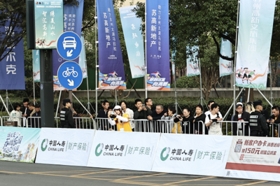 中国人寿财险苏州市中心支公司全力护航2023苏州太湖马拉松
